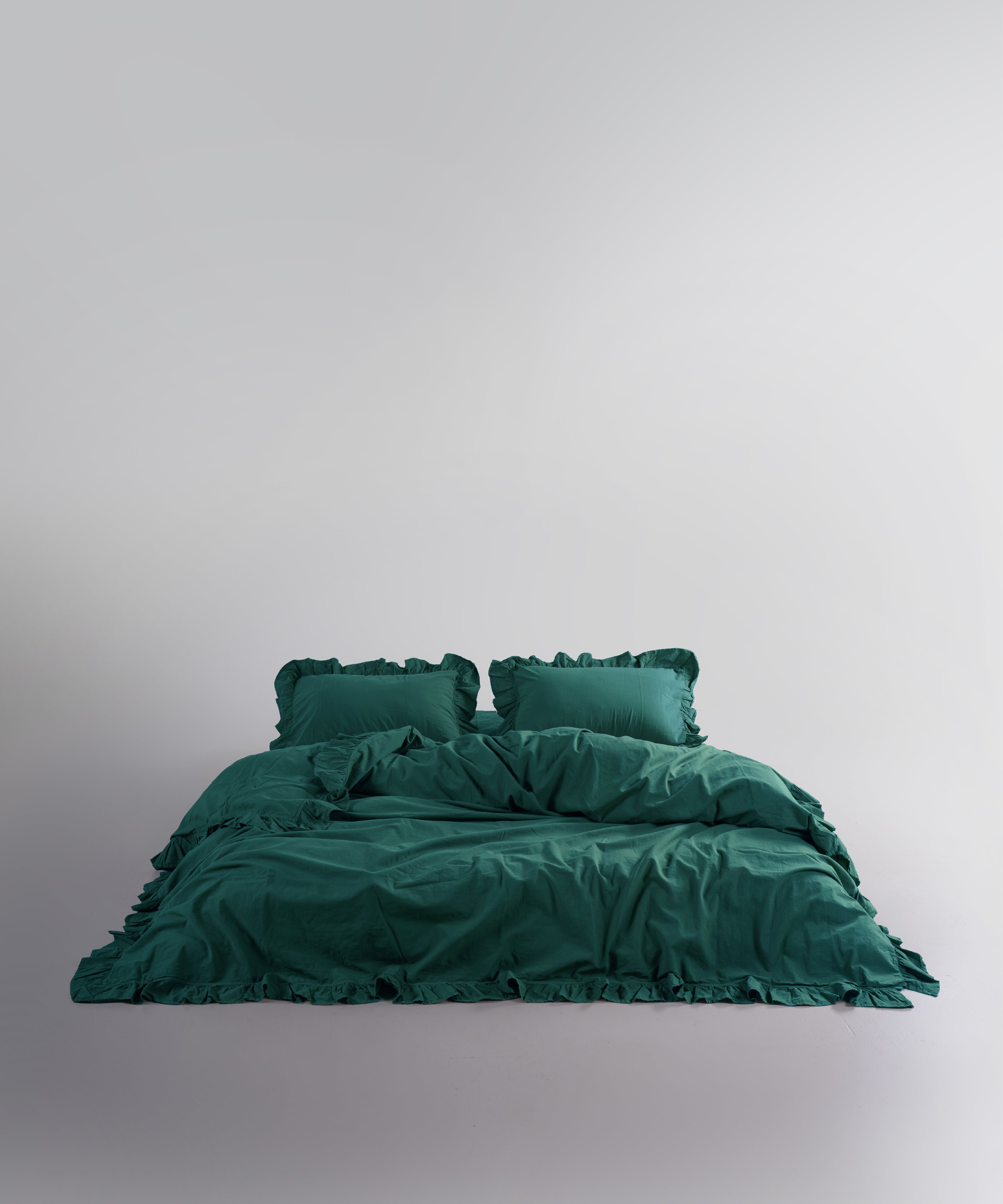 Комплект постільної білизни з рюшами, 100% stonewashed бавовна, темно-зелений колір, підковдра 200x200, наволочки 50x70, простирадло 240x260