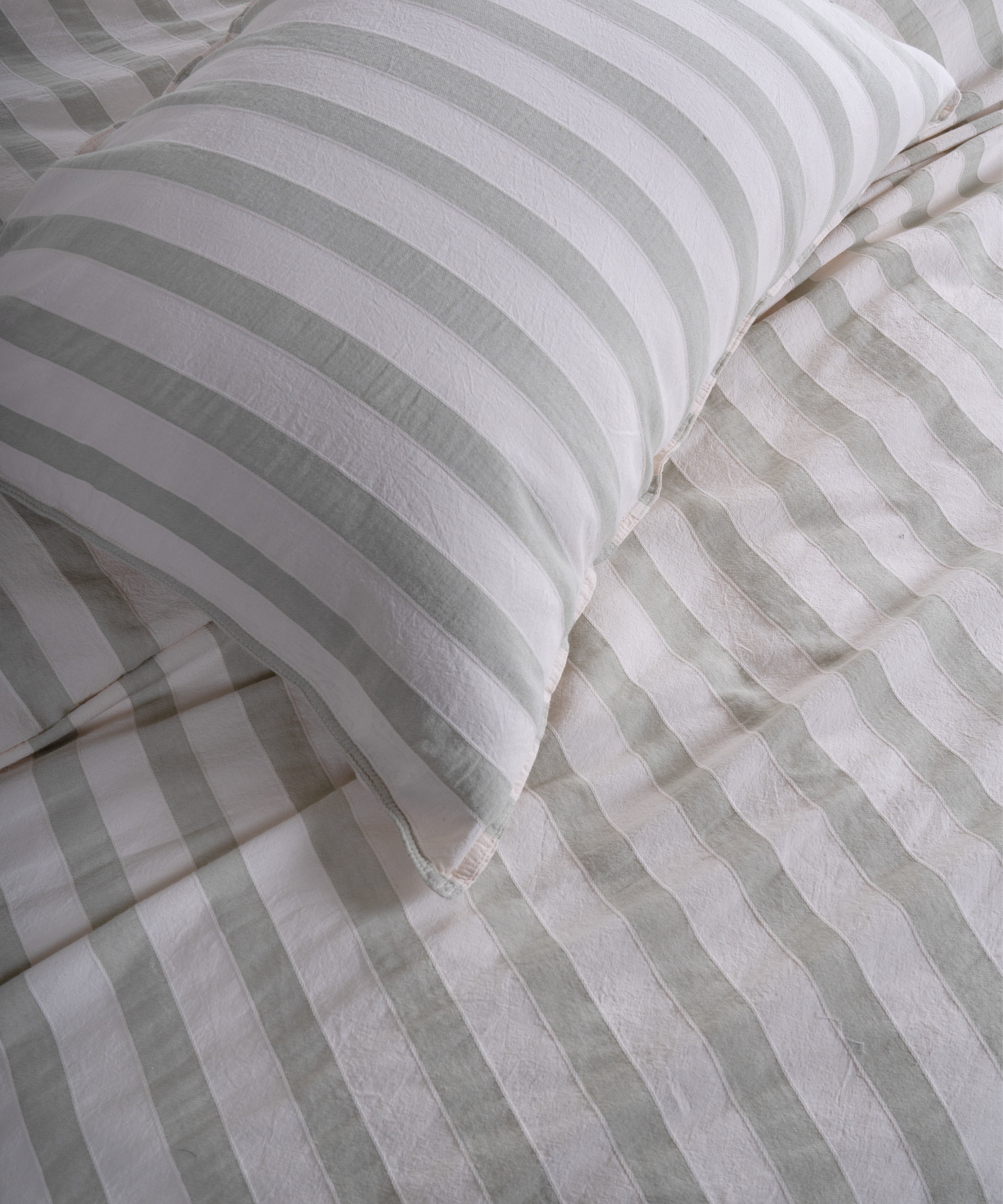 Dvi navolochky 50x70 Garment Washed Green Stripe, 100% bavovna, elegantnyi flap closure