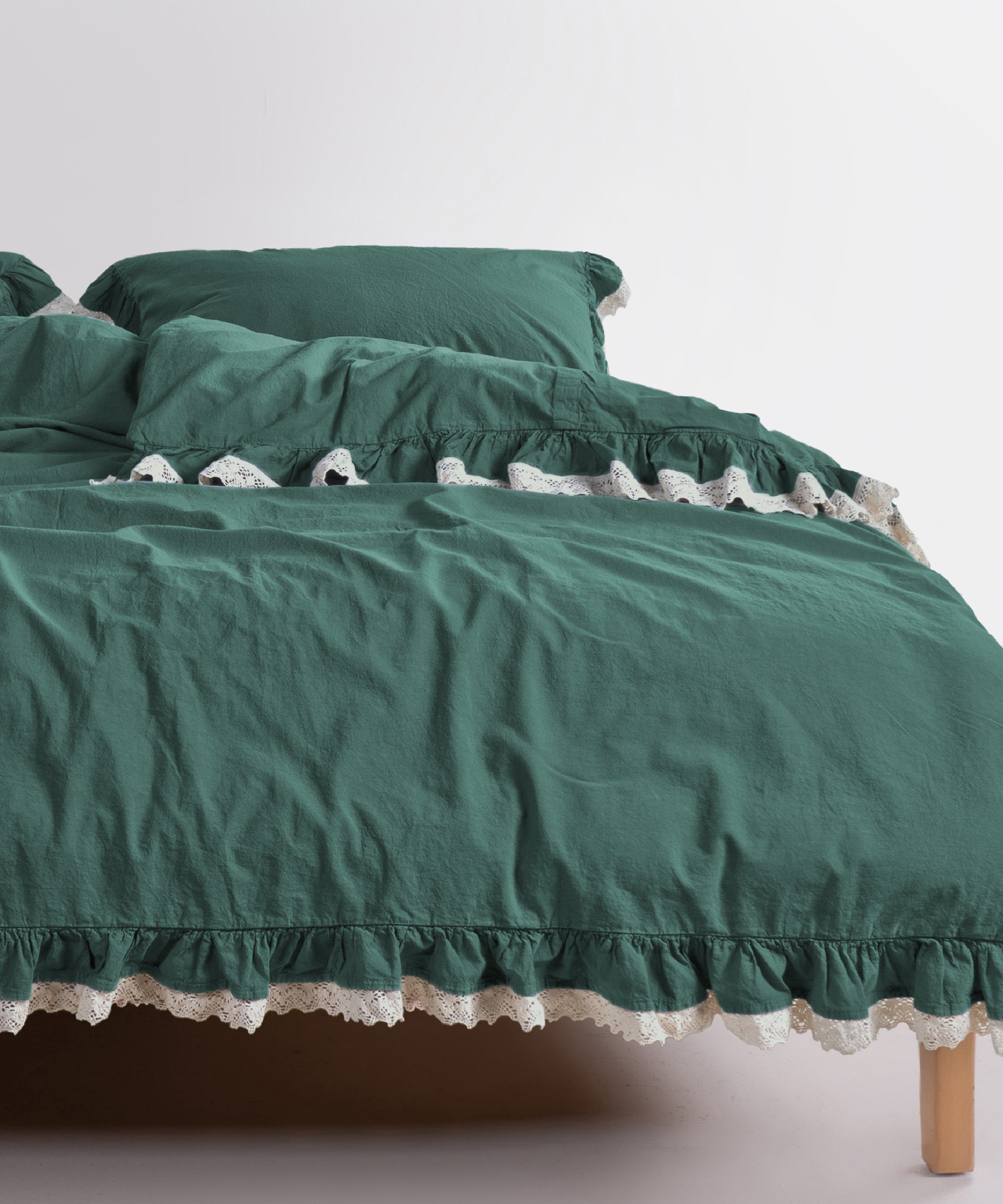 Suchasnyi temno-zelenyi komplekt postilnoi bilyzny Dora Dark Green dlya zatishnoi spalni
