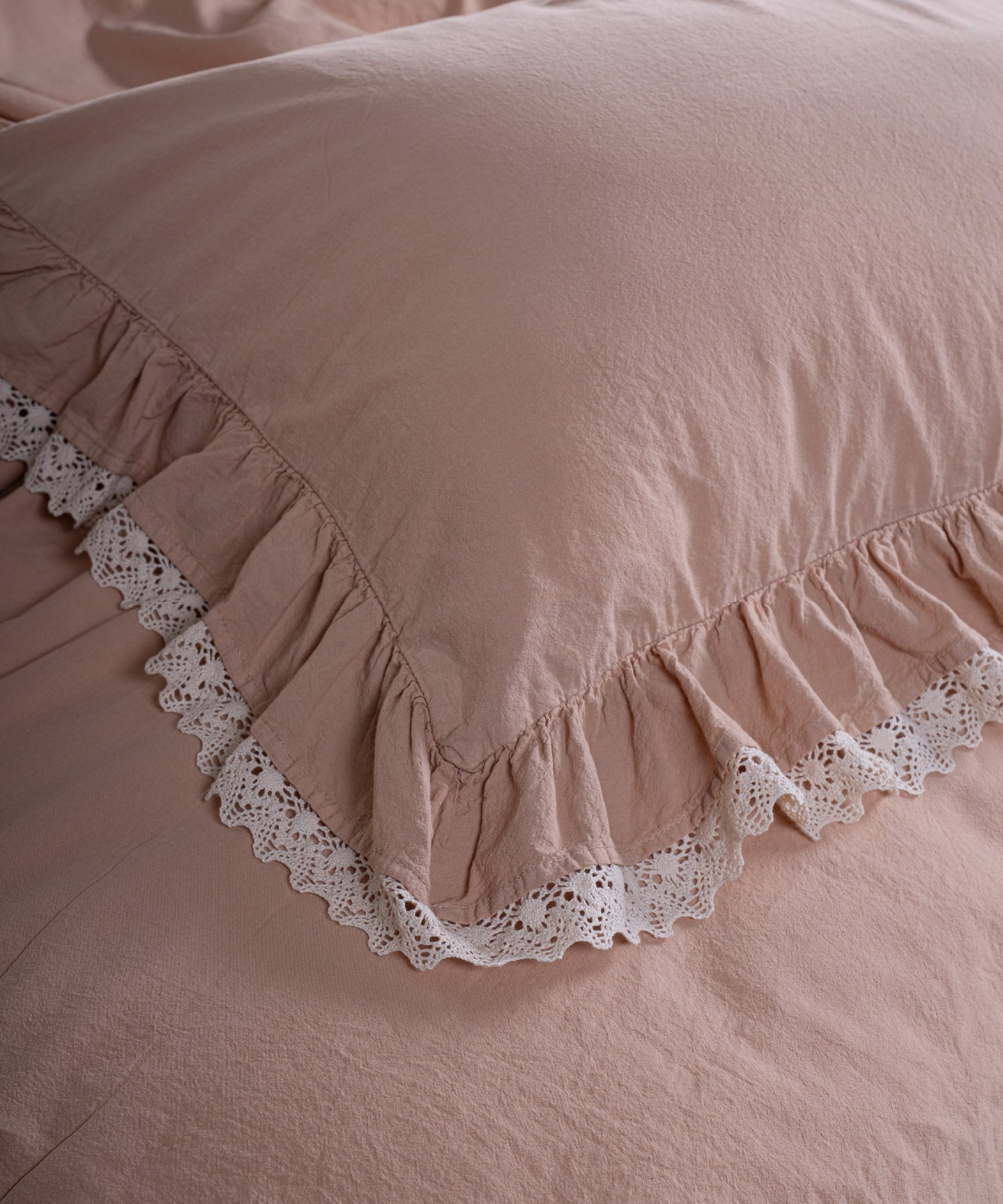 Оновіть свою спальню з нуля: ідеї та поради