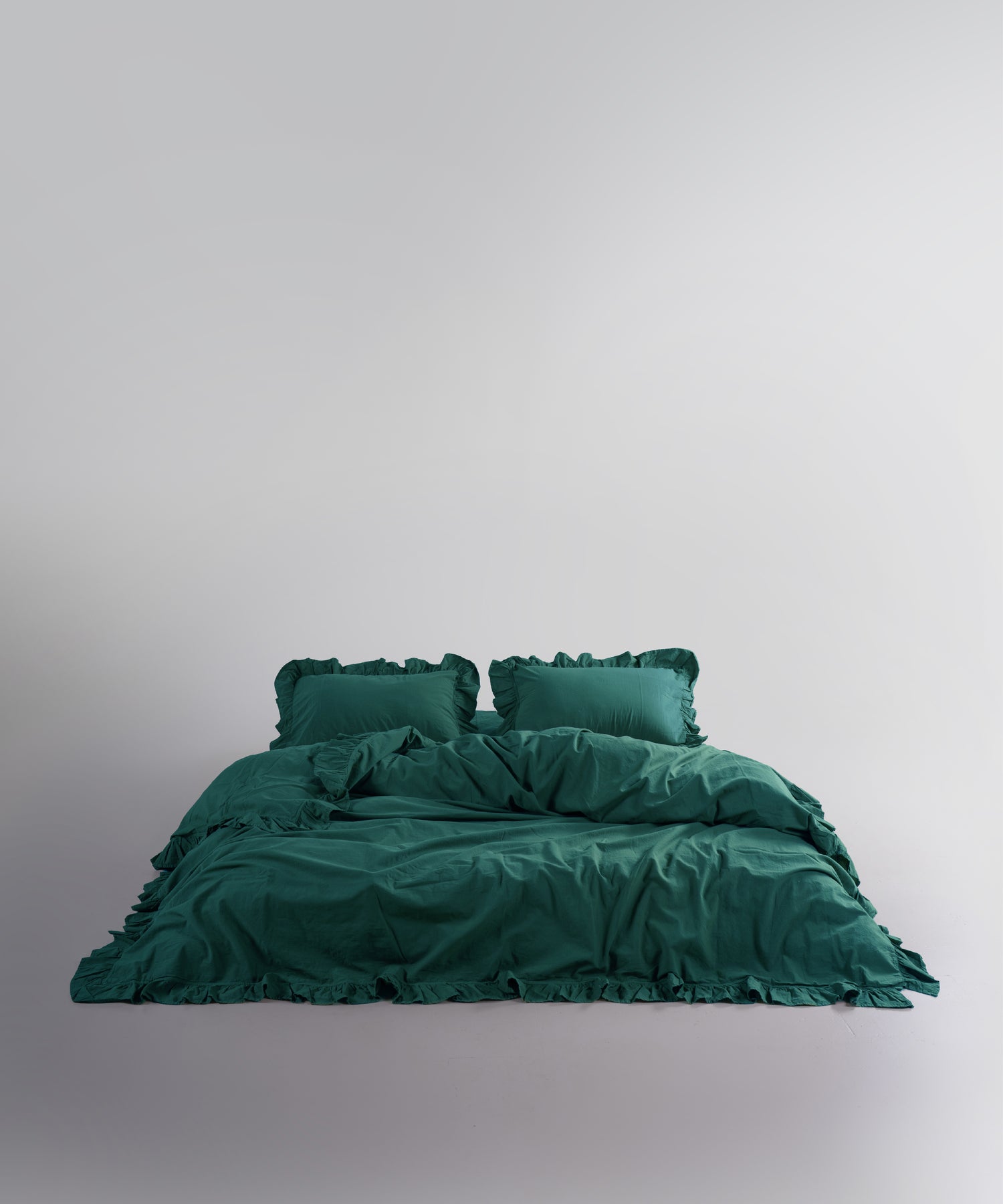 Комплект постільної білизни з рюшами, 100% stonewashed бавовна, темно-зелений колір, підковдра 200x200, наволочки 50x70, простирадло 240x260