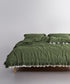 Naturalnyi stonewashed komplekt z 100% bavovny u vidtinku Capulet Olive dlya stylnoi spalni