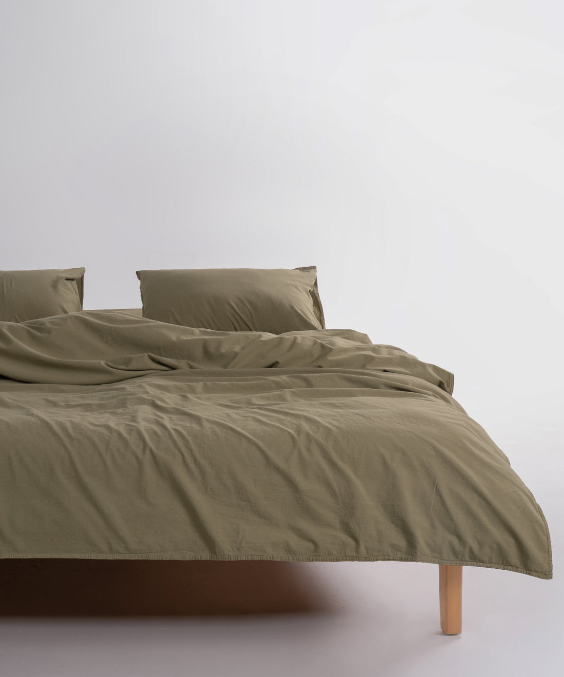 Натуральна 100% бавовна stonewash у кольорі Olive — м’яка фактура тканини крупним планом
