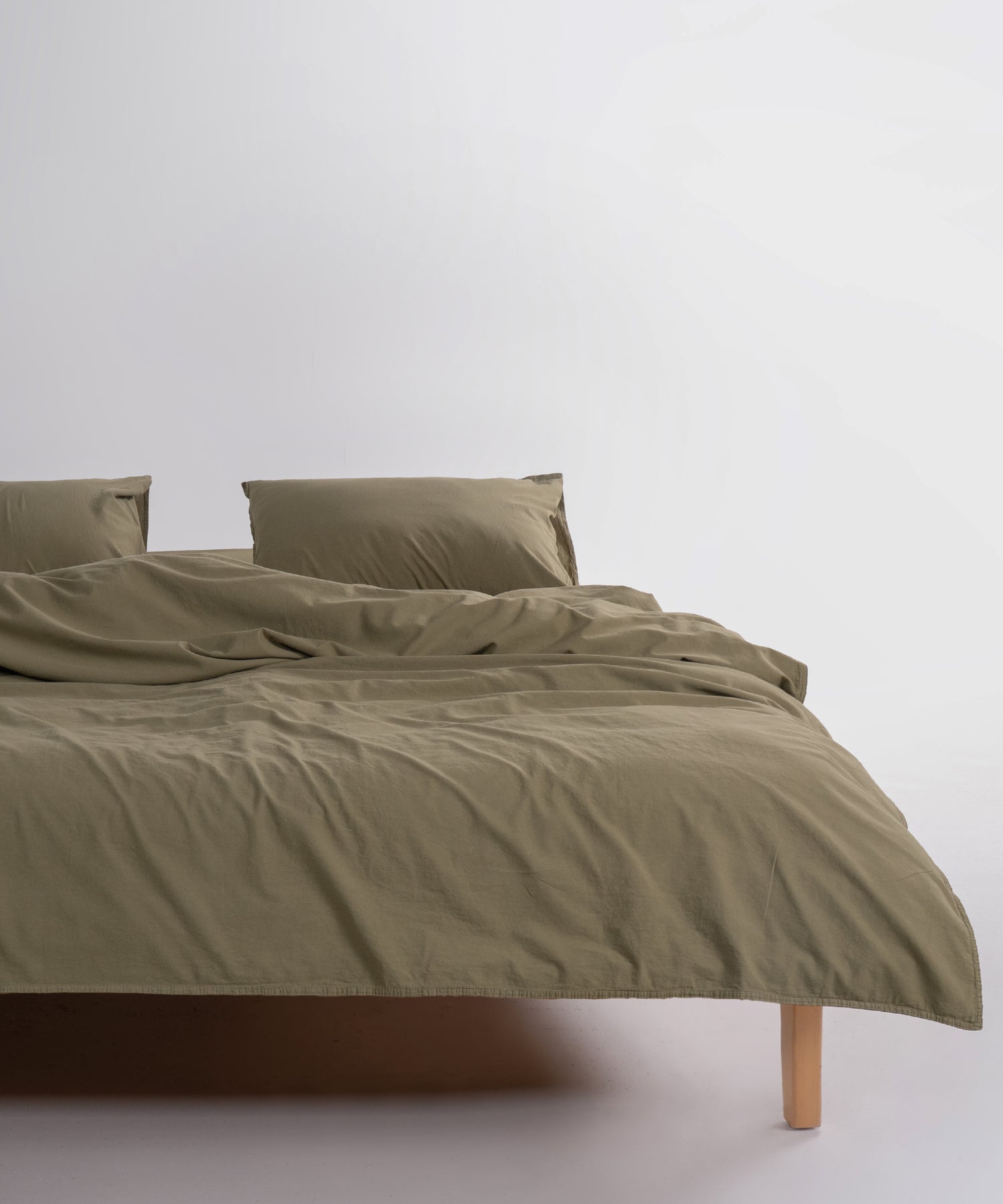 Натуральна 100% бавовна stonewash у кольорі Olive — м’яка фактура тканини крупним планом