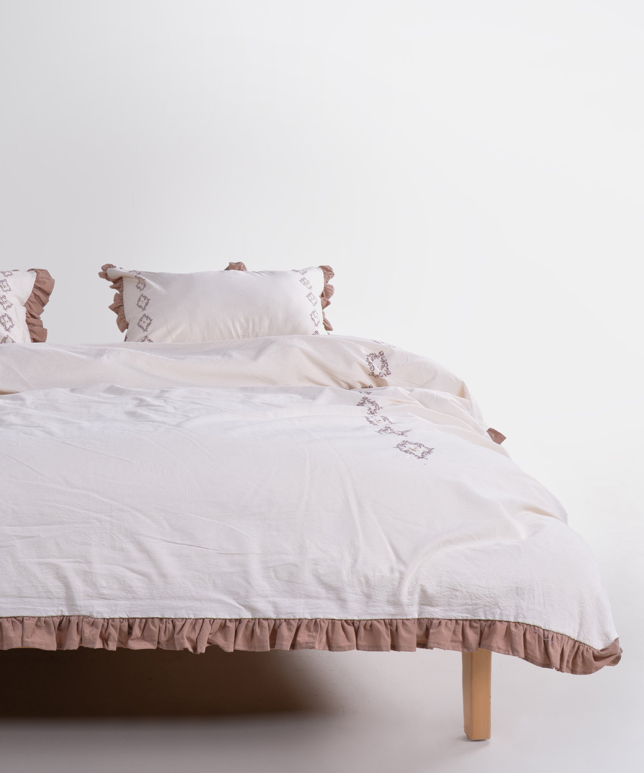 Pidkovdra 200x220 Damask Flora z vyshyvkoiu kvitkiv i damaskovym printom z frfyramy